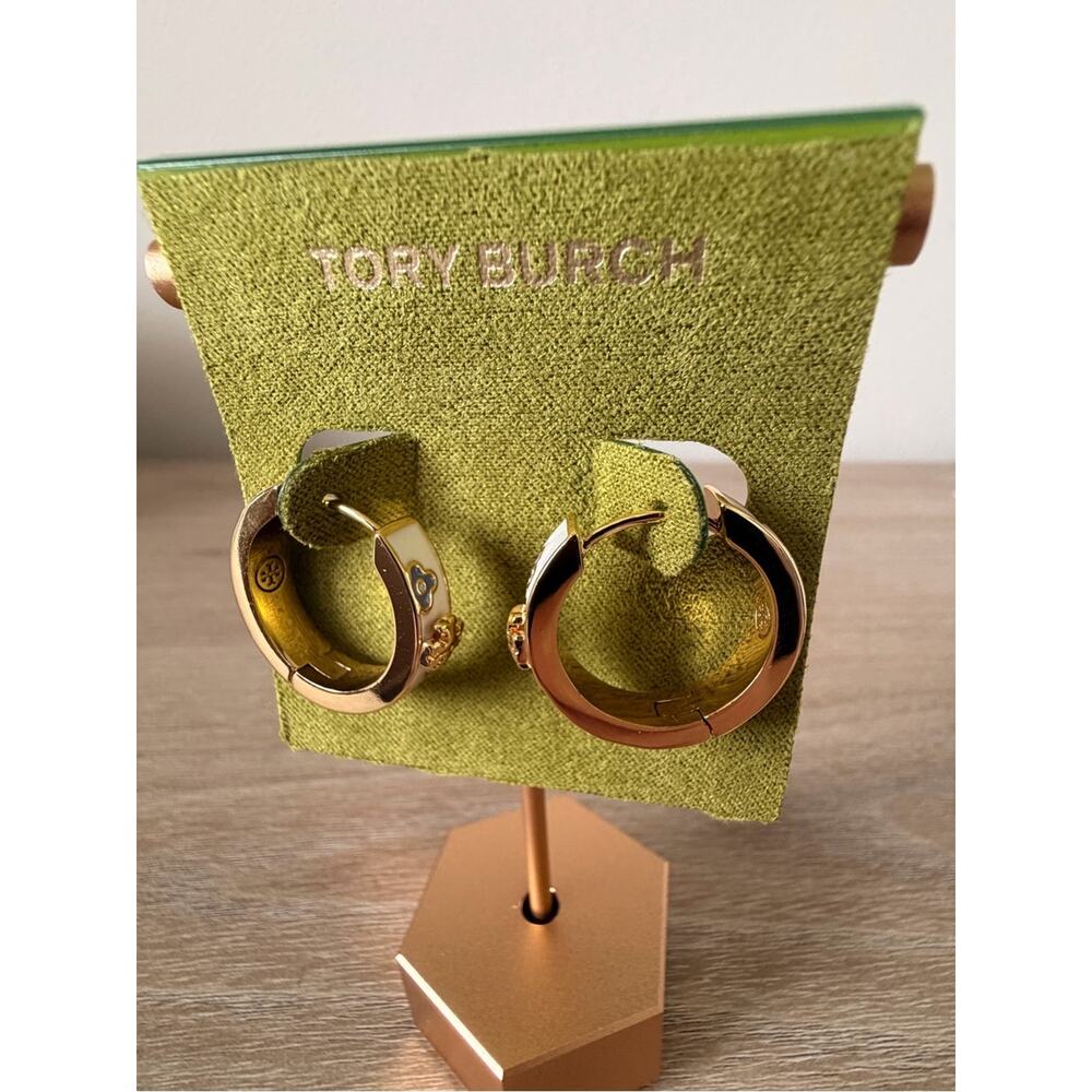 New Tory Burch Floral Enamel Logo Hoop Earrings Gold White Pink Blue - Picture 2 of 9